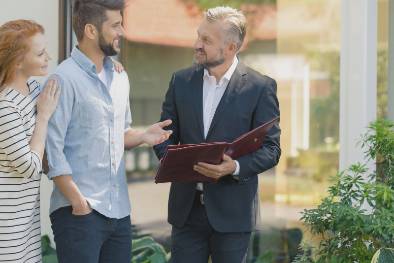 Agent and potential clients discussing property shows Confero's customer experience research services in the housing and real estate industries.