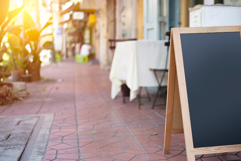 Restaurant point of purchase audit evaluating promotional displays and in-store signage effectiveness